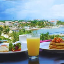Desayuno con vista al mar